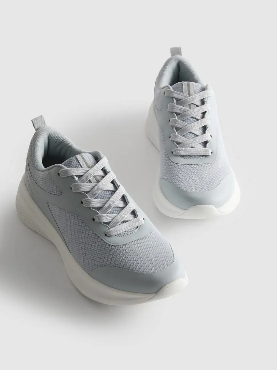 Active-Sneaker aus Netzstoff