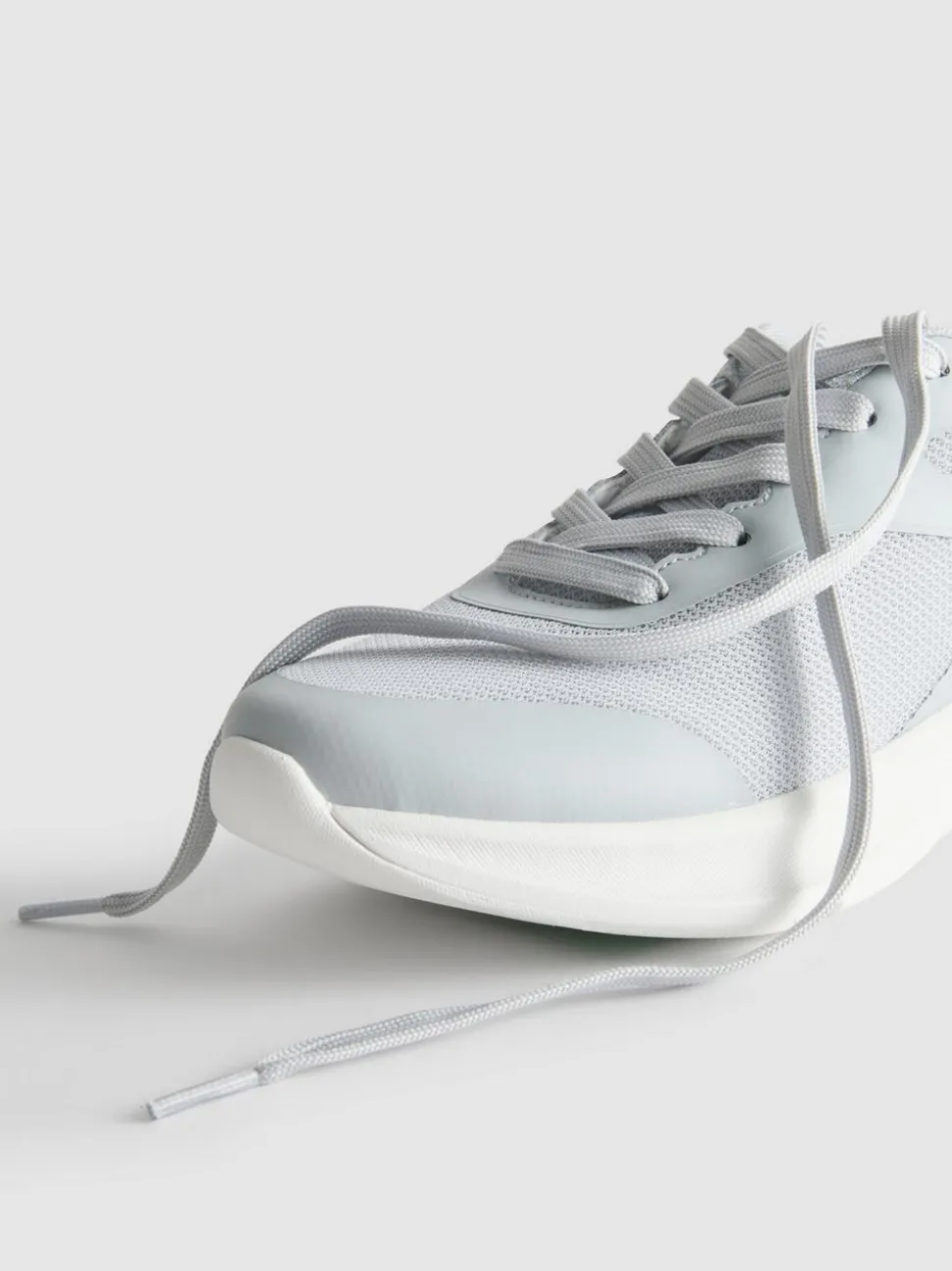 Active-Sneaker aus Netzstoff