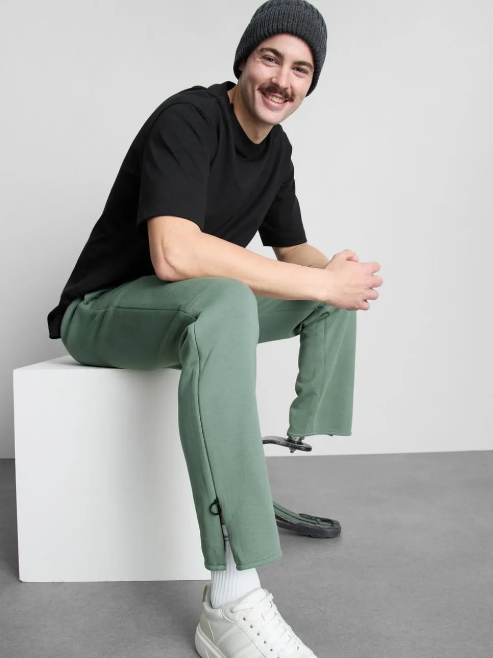 Adaptive Jogginghose mit Einsätzen