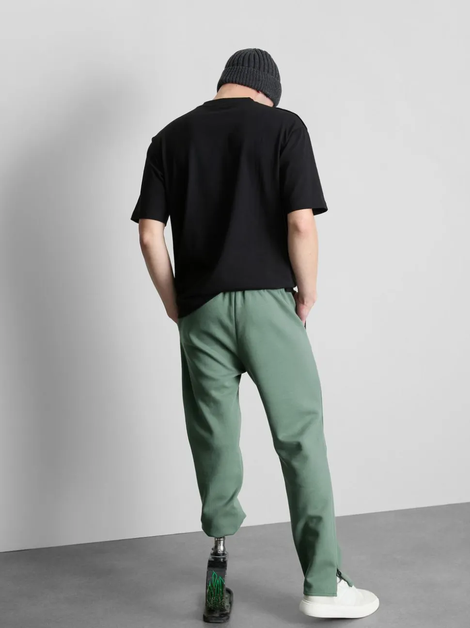 Adaptive Jogginghose mit Einsätzen
