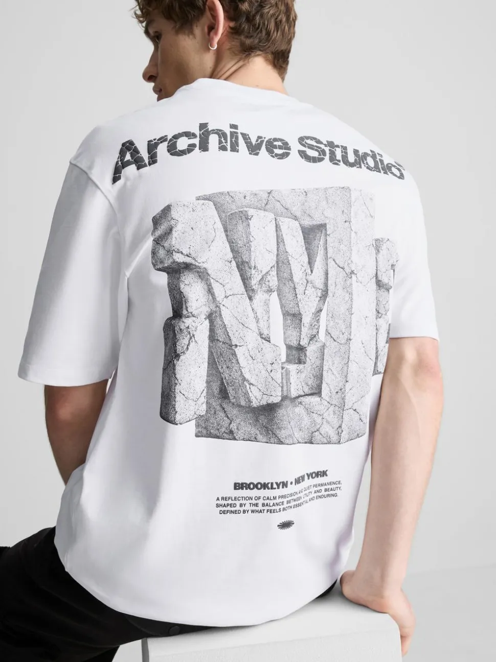 „Archive Studio“ T-Shirt mit Grafik