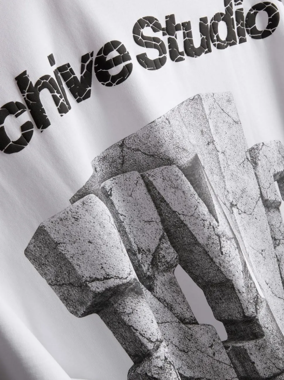 „Archive Studio“ T-Shirt mit Grafik