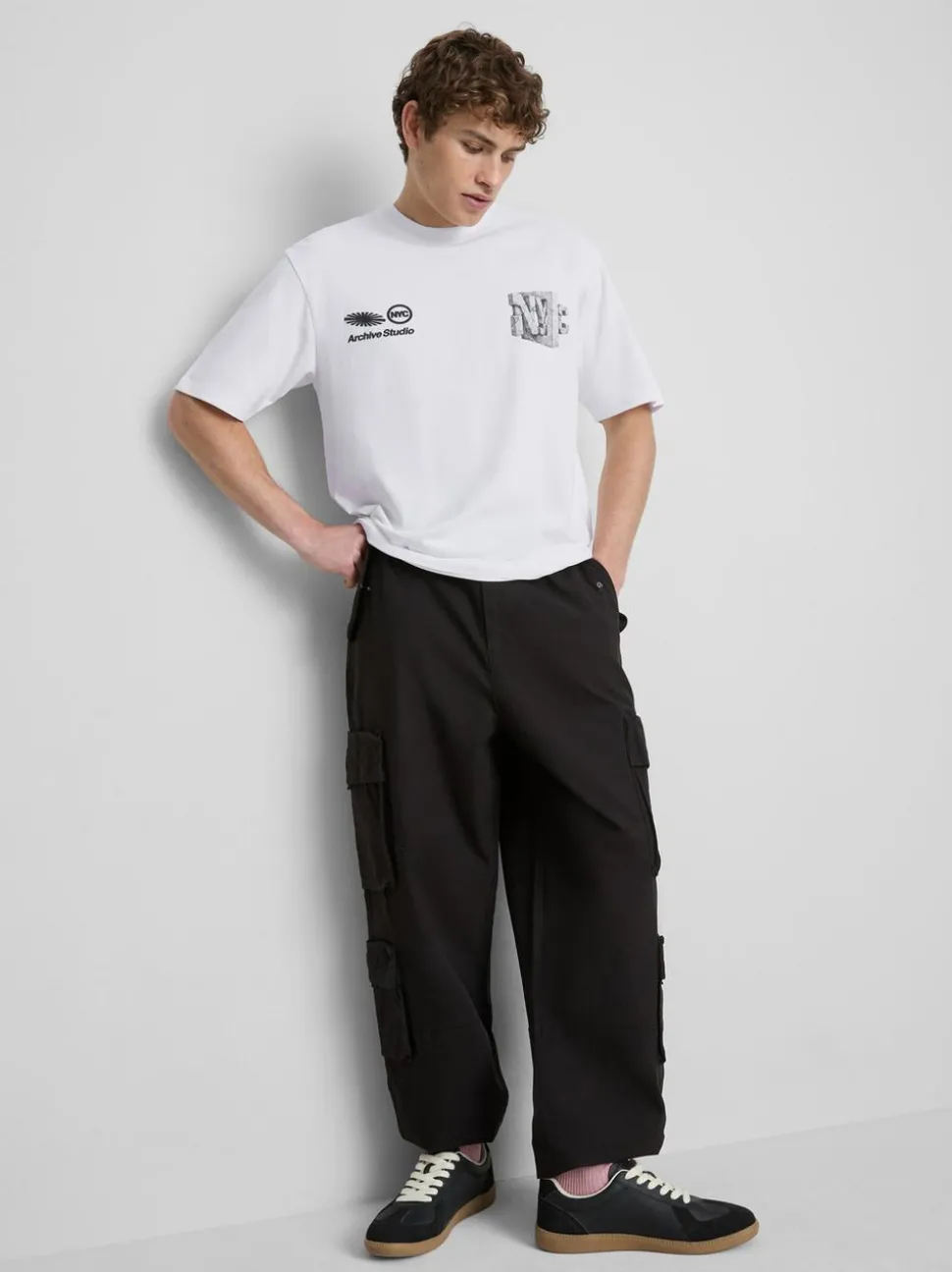 „Archive Studio“ T-Shirt mit Grafik