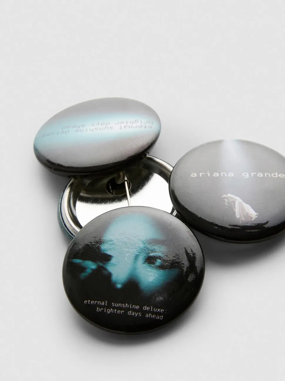 „Ariana Grande Eternal Sunshine“ Anstecker, 4er-Pack