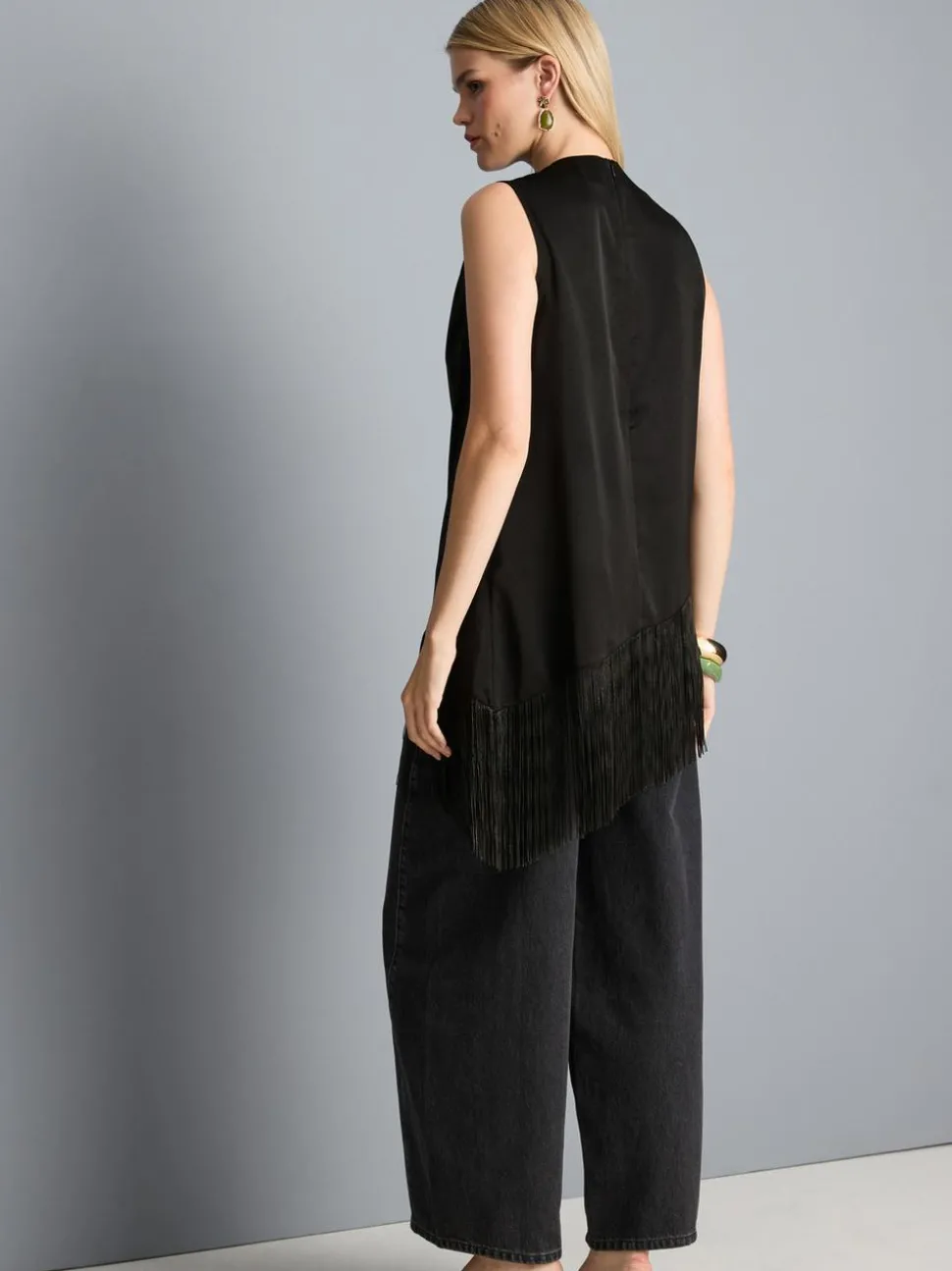 Asymmetrische Bluse mit Fransen und Wasserfallausschnitt