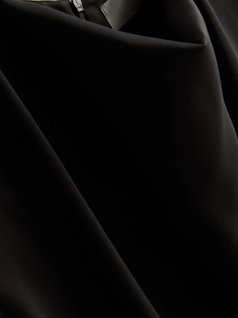 Asymmetrische Bluse mit Fransen und Wasserfallausschnitt