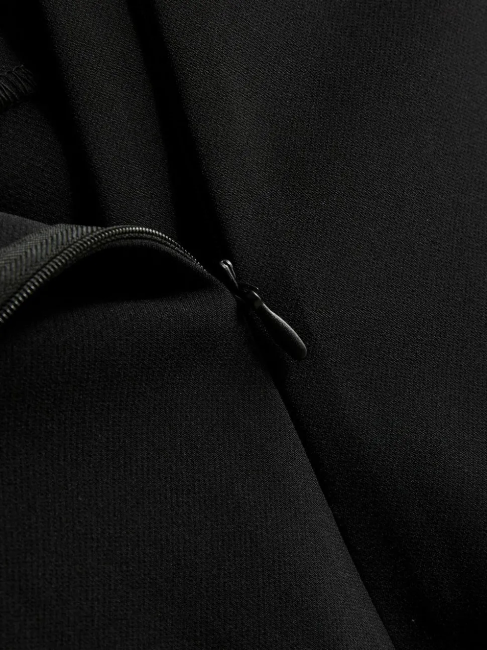 Asymmetrischer eleganter Minirock