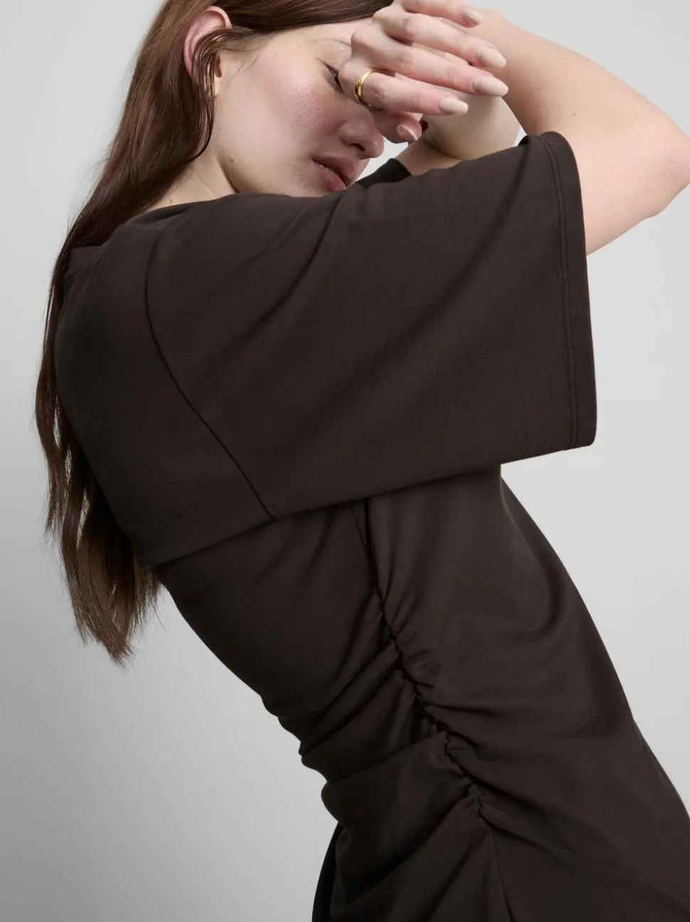 Asymmetrisches „The Edit“ T-Shirt mit Raffung