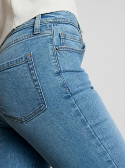 Ausgestellte Denim-Jeans mit mittelhohem Bund