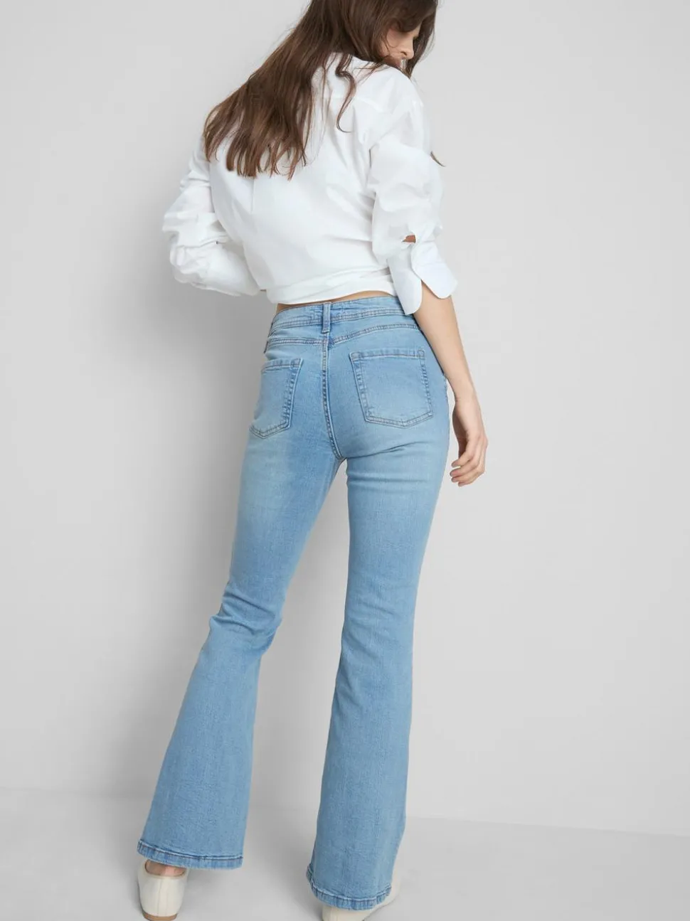 Ausgestellte Jeans aus Baumwoll-Denim mit mittlerer Leibhöhe