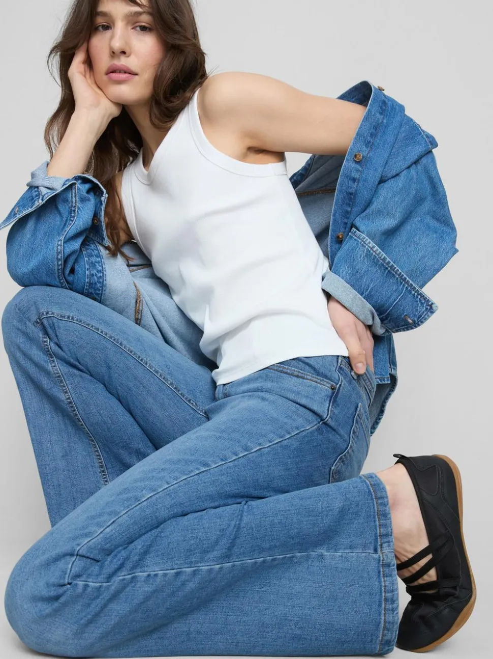 Ausgestellte Jeans aus Baumwoll-Denim mit mittlerer Leibhöhe