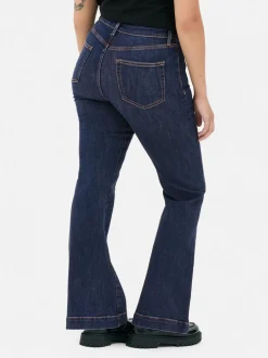Ausgestellte Jeans mit mittelhohem Bund