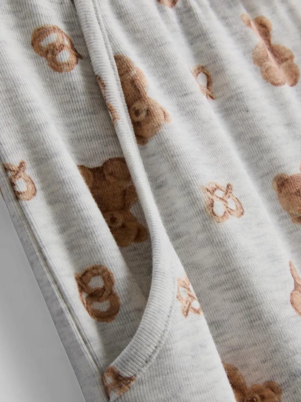 Ausgestellte „Love to Lounge“ Leggings mit Bären-Print
