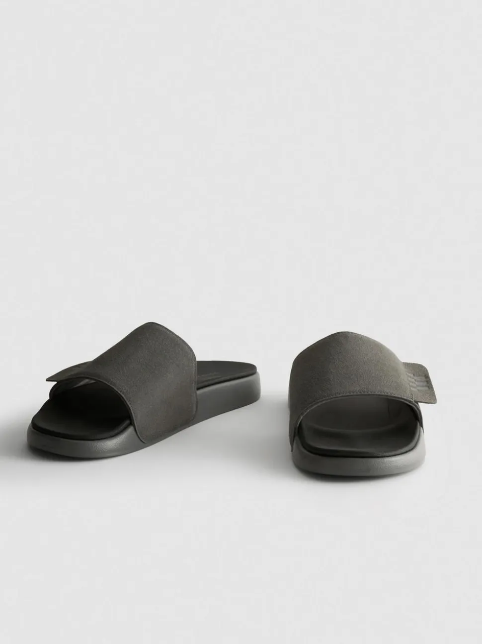 Badesandalen mit dicker Sohle