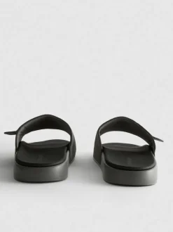 Badesandalen mit dicker Sohle