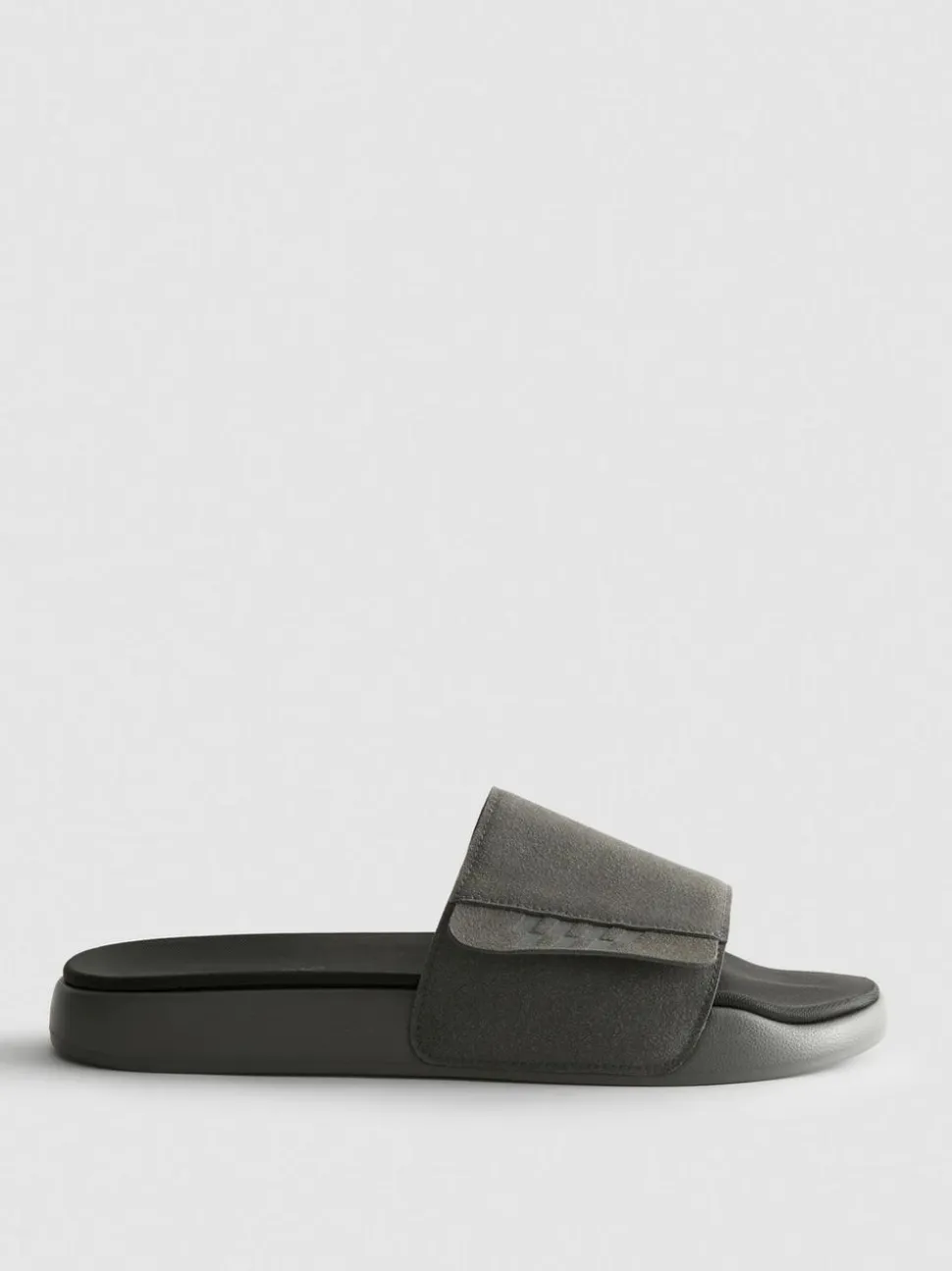 Badesandalen mit dicker Sohle