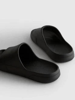 Badesandalen mit dicker Sohle