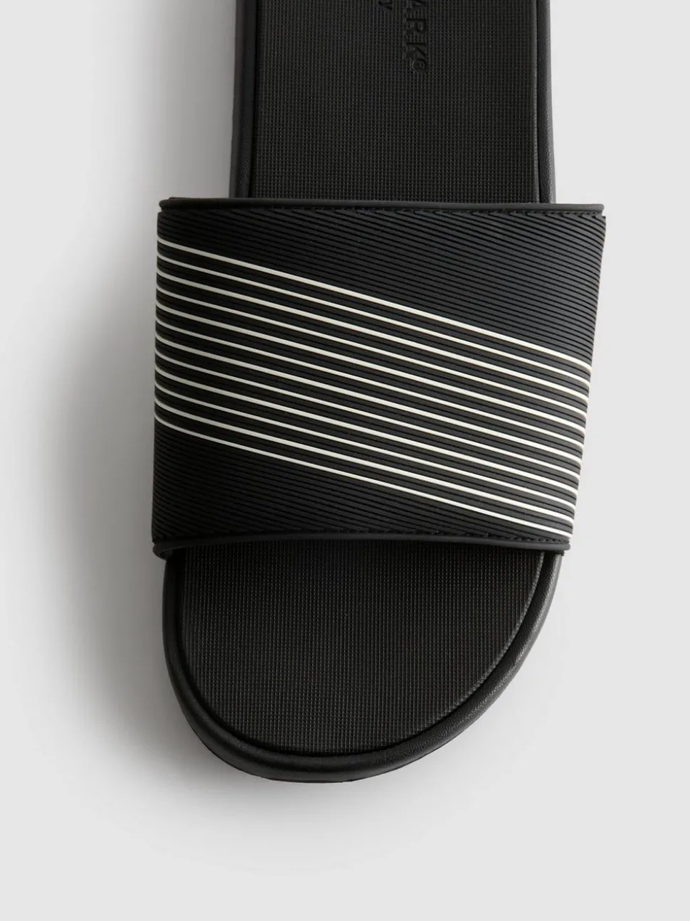 Badesandalen mit einzelnem Riemen