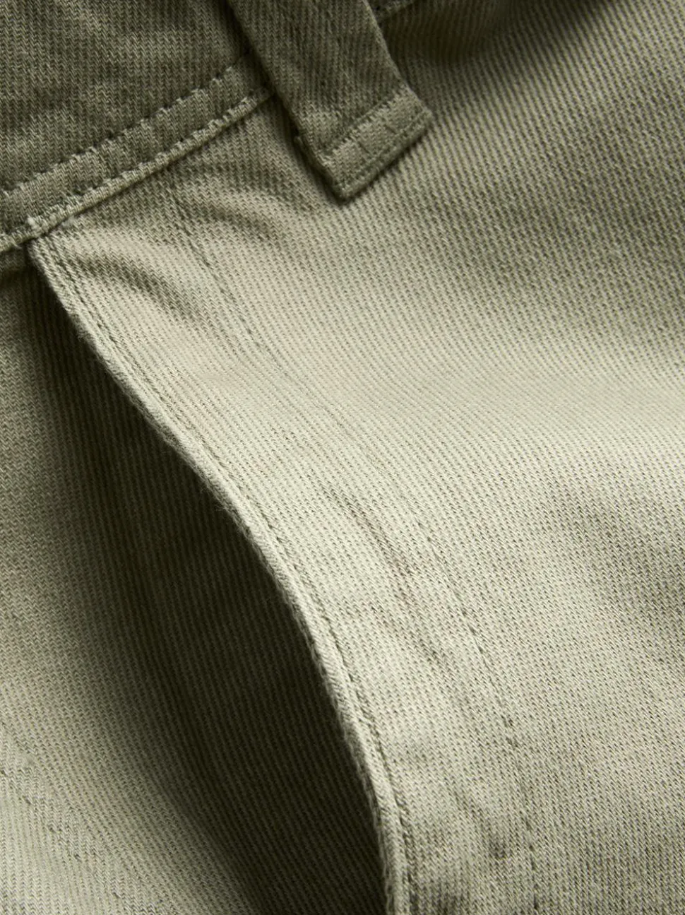 Baggy-Chinohose mit mittlerer Leibhöhe