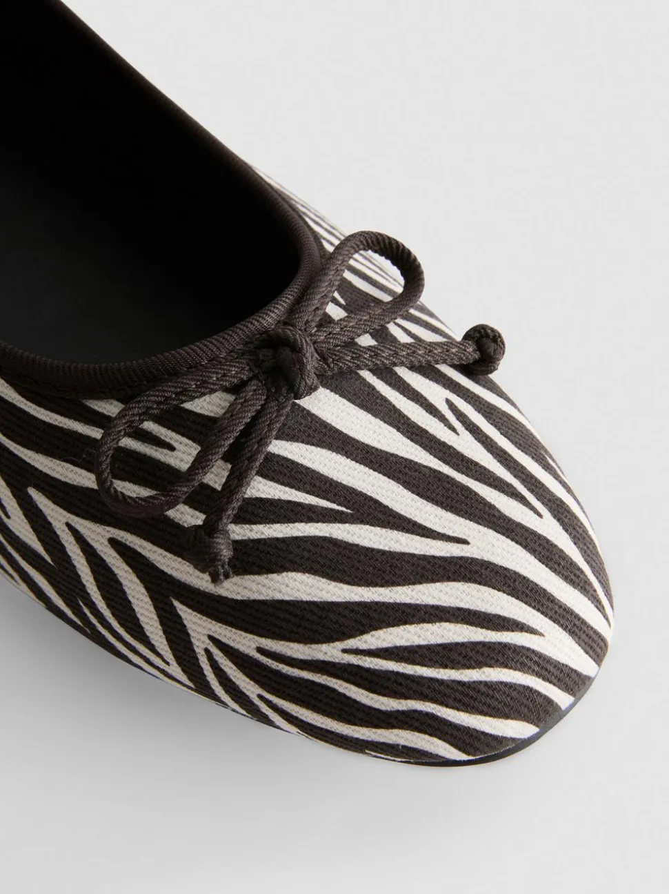 Ballerinas mit Schleife
