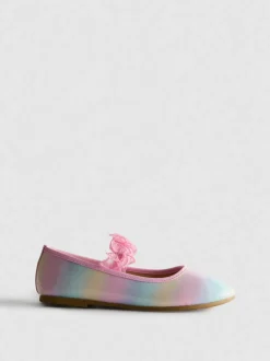 Ballerinas mit Schmetterlingsapplikation