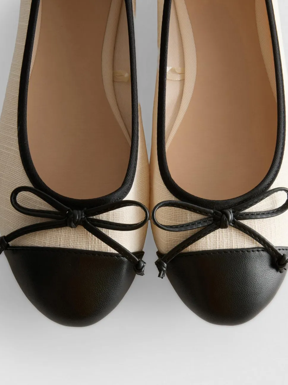 Ballerinas mit Zehenkappe