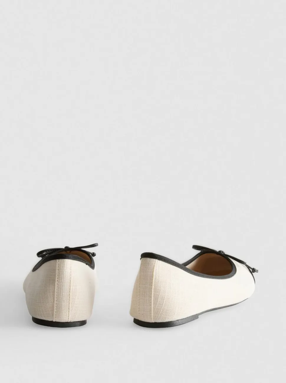 Ballerinas mit Zehenkappe