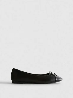 Ballerinas mit Zehenkappe