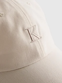 Basecap mit gestickter Initiale