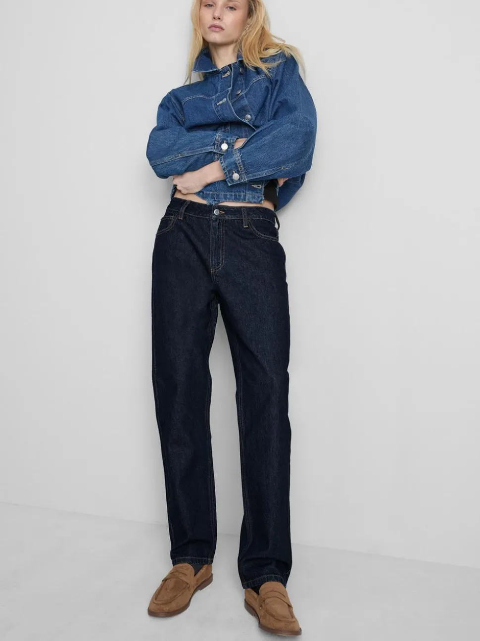 Baumwoll-Denim-Jeans mit mittlerer Leibhöhe und geradem Bein