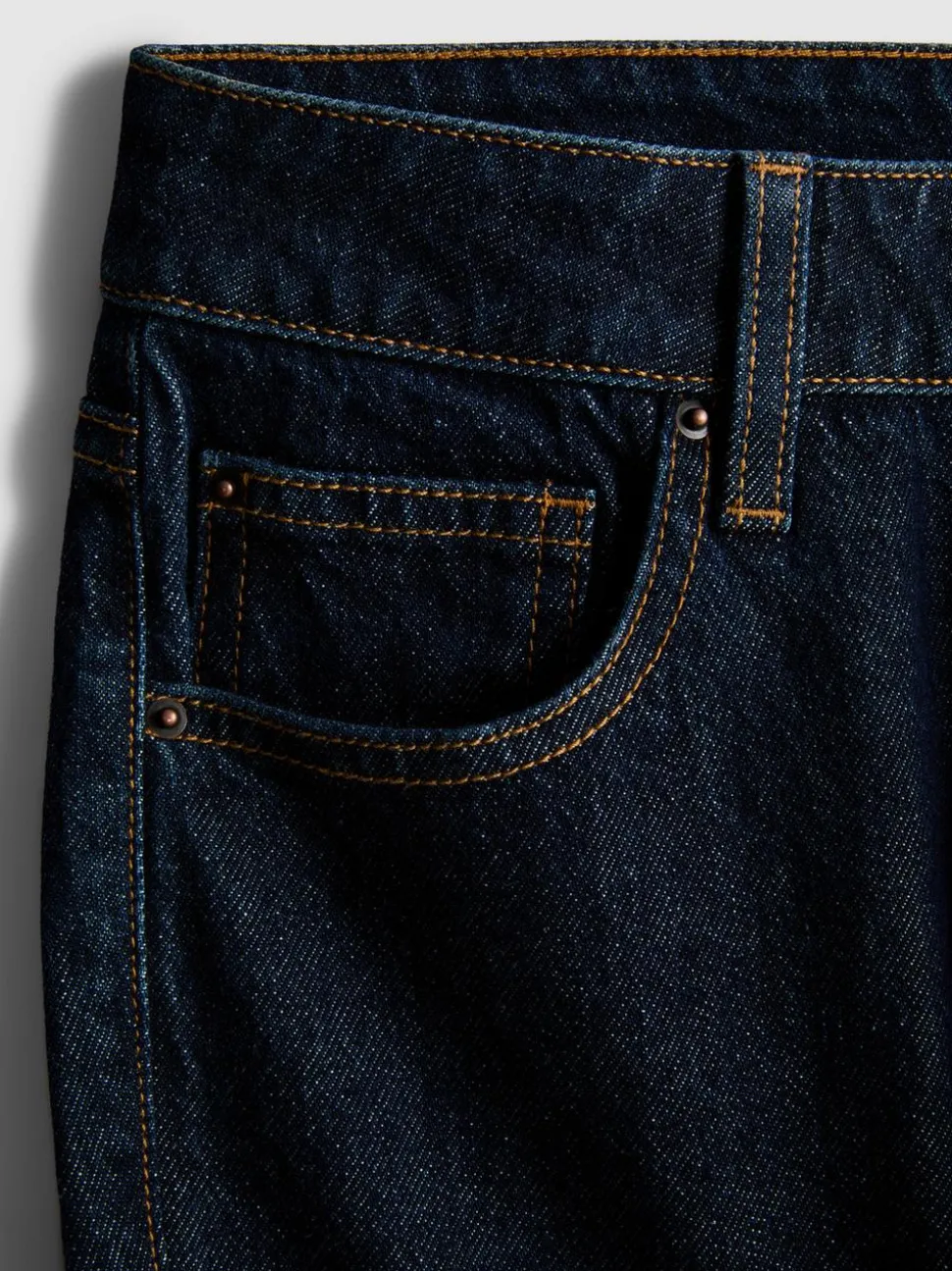 Baumwoll-Denim-Jeans mit mittlerer Leibhöhe und geradem Bein