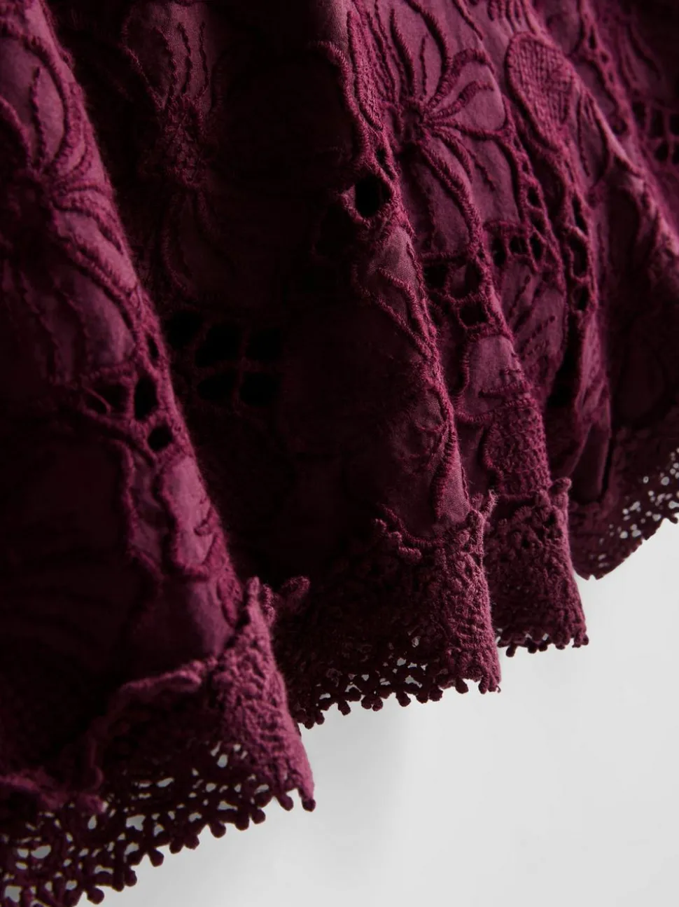 Bestickte Baumwollshorts mit hohem Bund