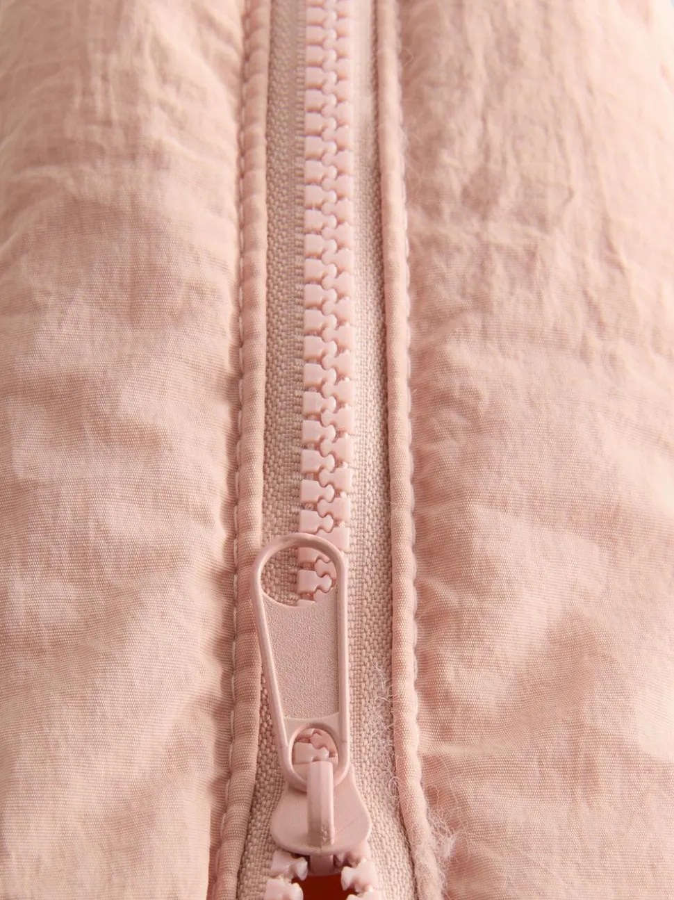 Bestickter, gepolsterter Rucksack