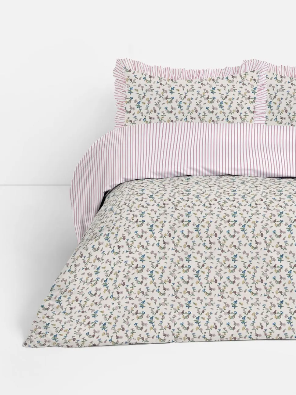 Bettwäscheset mit hohem Baumwollanteil mit Blumenmuster und Streifen, Kingsize