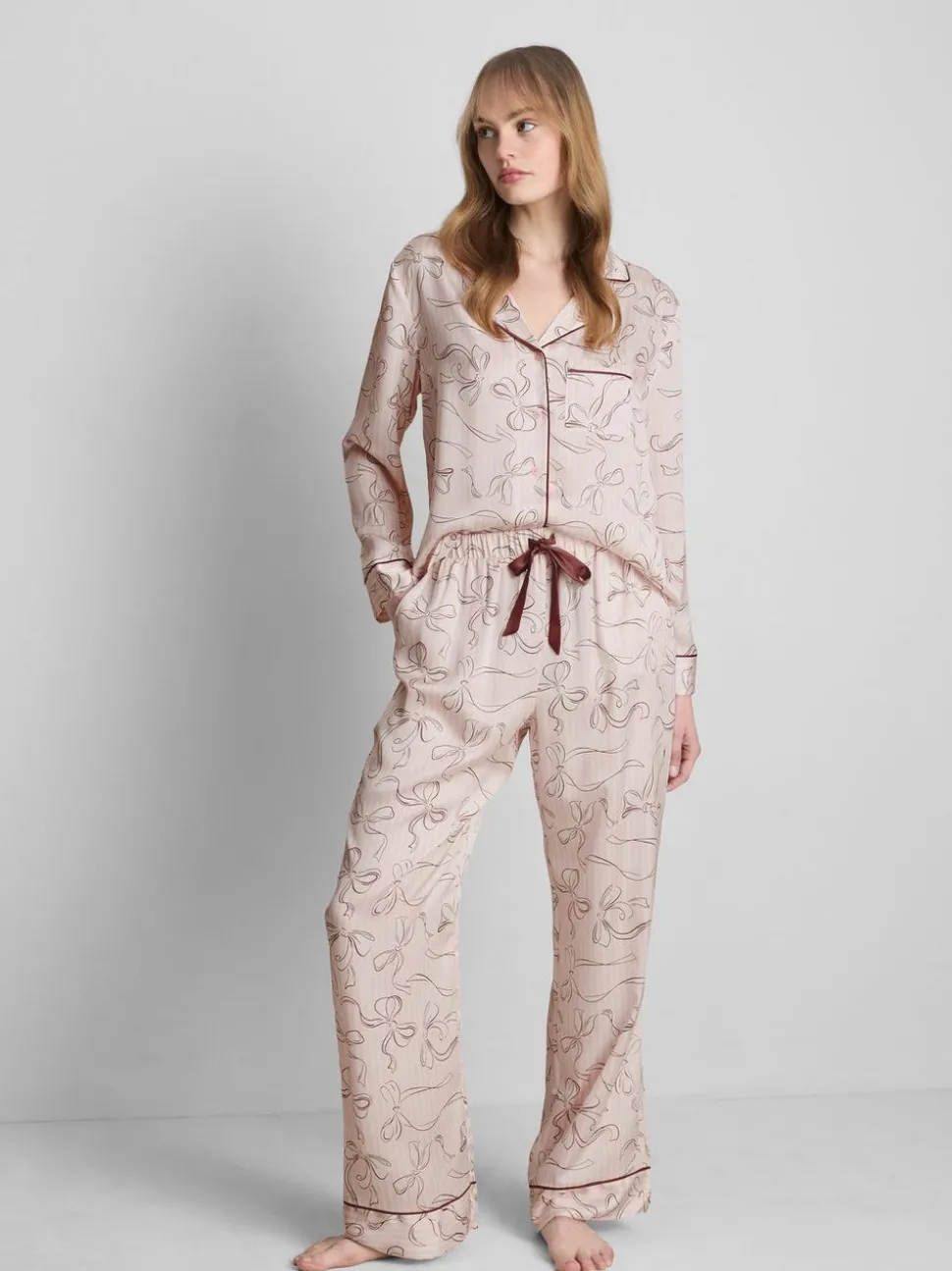 Boyfriend-Schlafanzug aus Satin mit Print