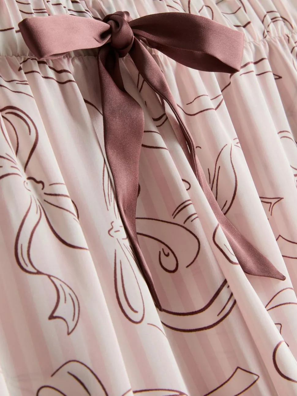 Boyfriend-Schlafanzug aus Satin mit Print