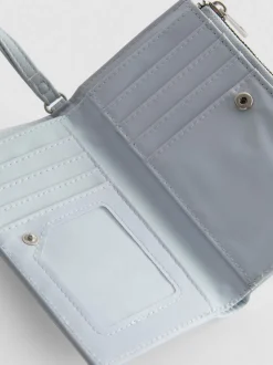 Brieftasche mit Nieten