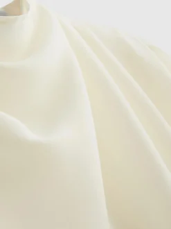 By Coleen Hochgeschlossene Cape-Bluse