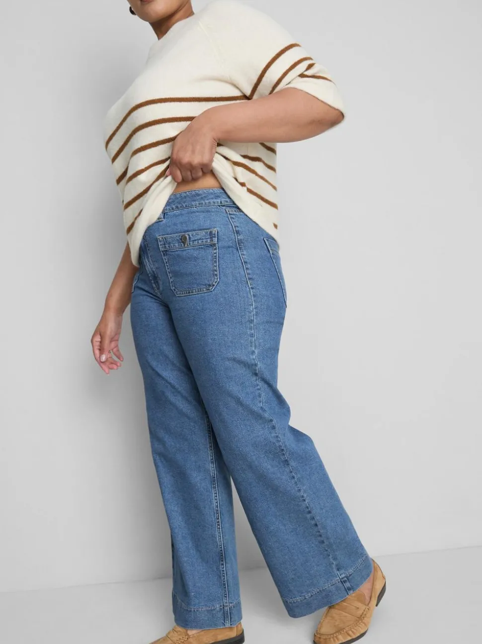 „By Coleen“ Jeans mit weitem Bein und aufgesetzten Taschen