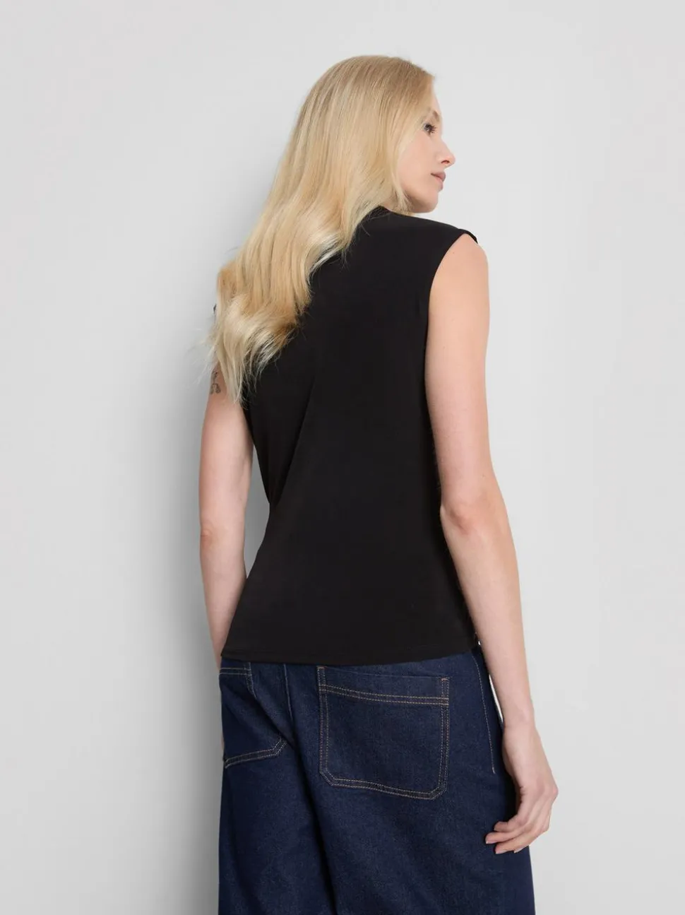 „By Coleen“ Top mit Zierknoten