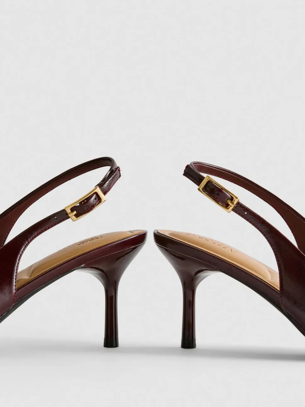 „By Collen“ Kunstleder-Slingbacks mit Schnalle
