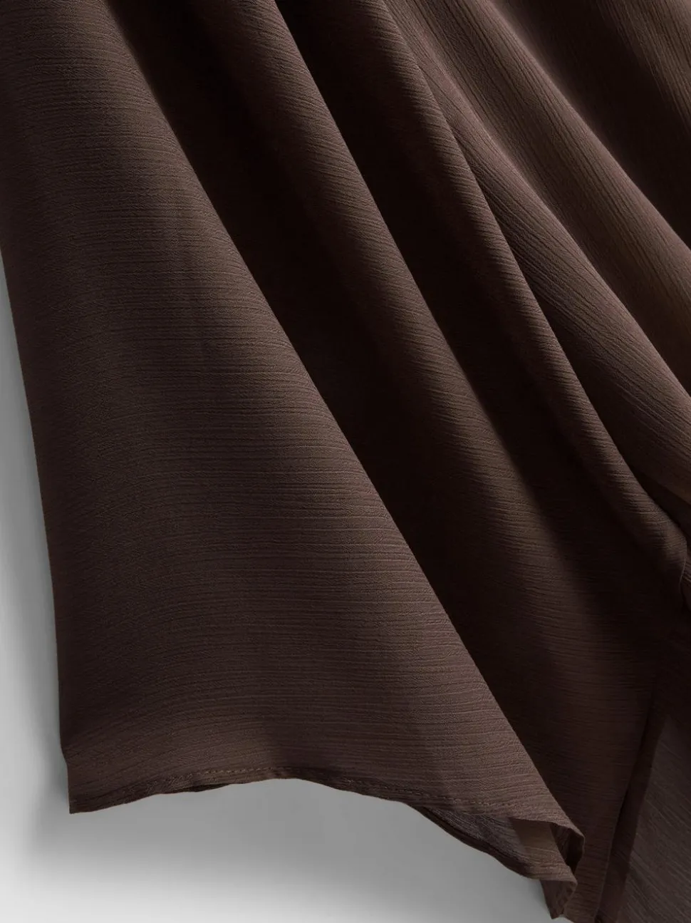 Cape-Bluse mit hohem Kragen
