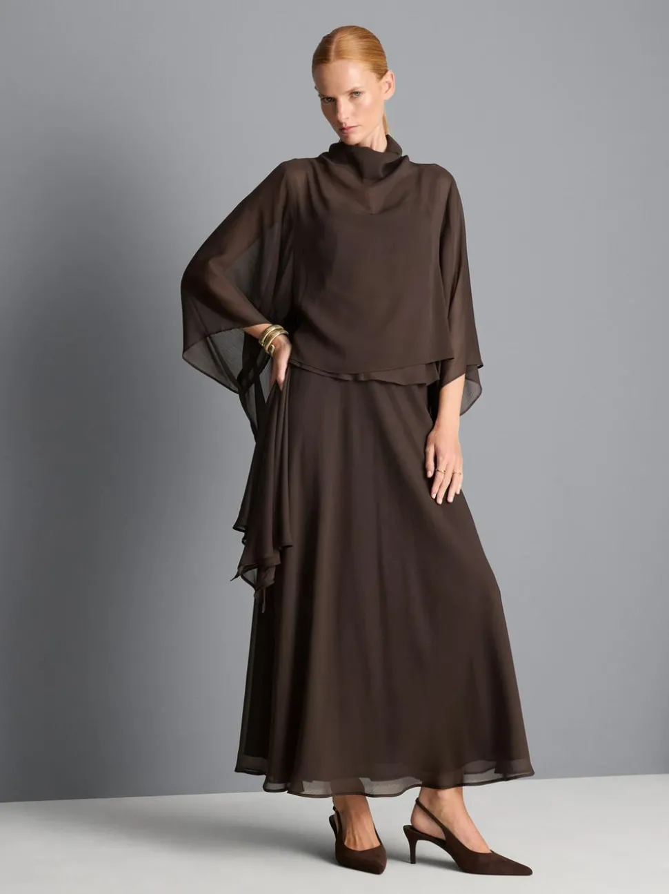 Cape-Bluse mit hohem Kragen