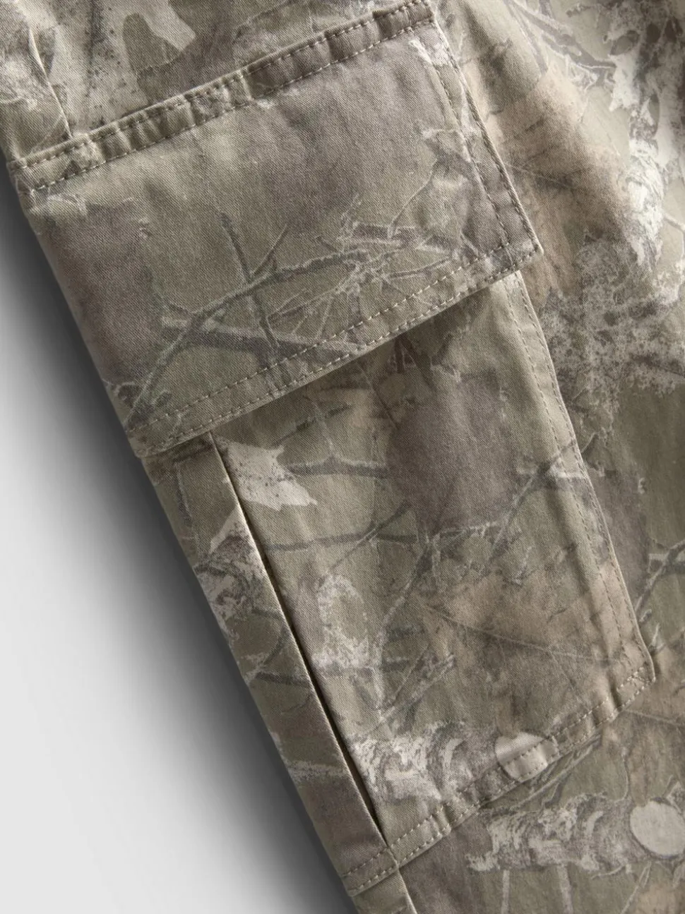 Cargohose in Camouflageoptik