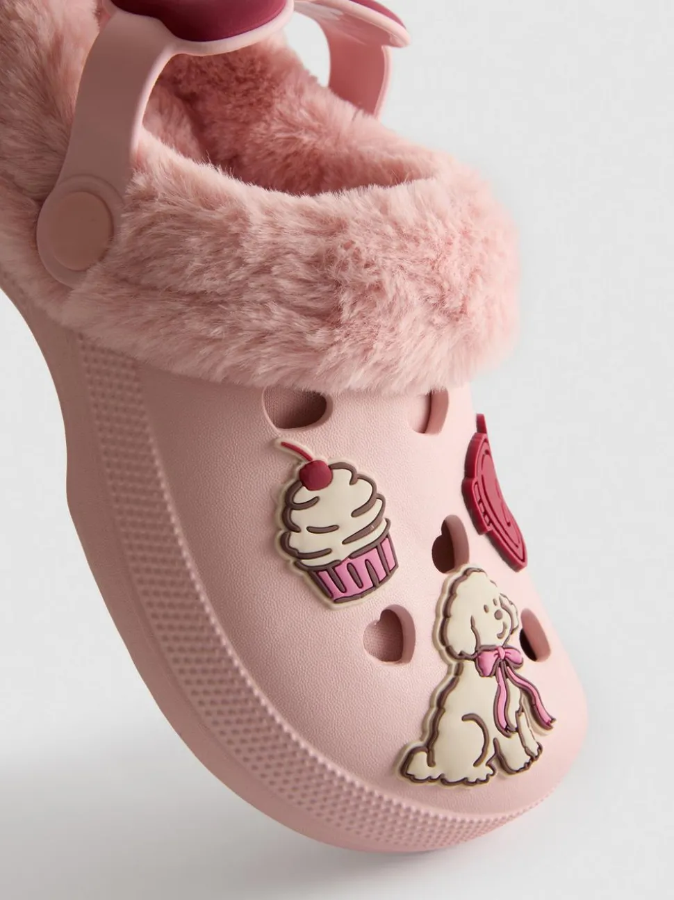 Clogs mit Charms