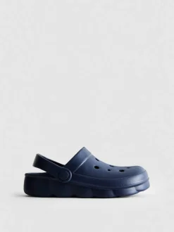 Clogs mit Fersenriemchen