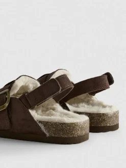 Clogs mit Fersenriemen