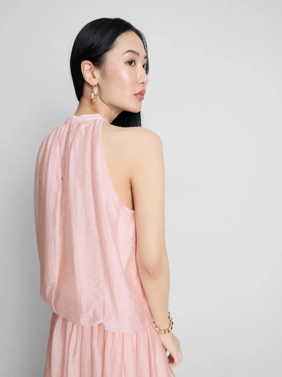 Drapierte, fließende „The Edit“ Bluse mit Neckholder