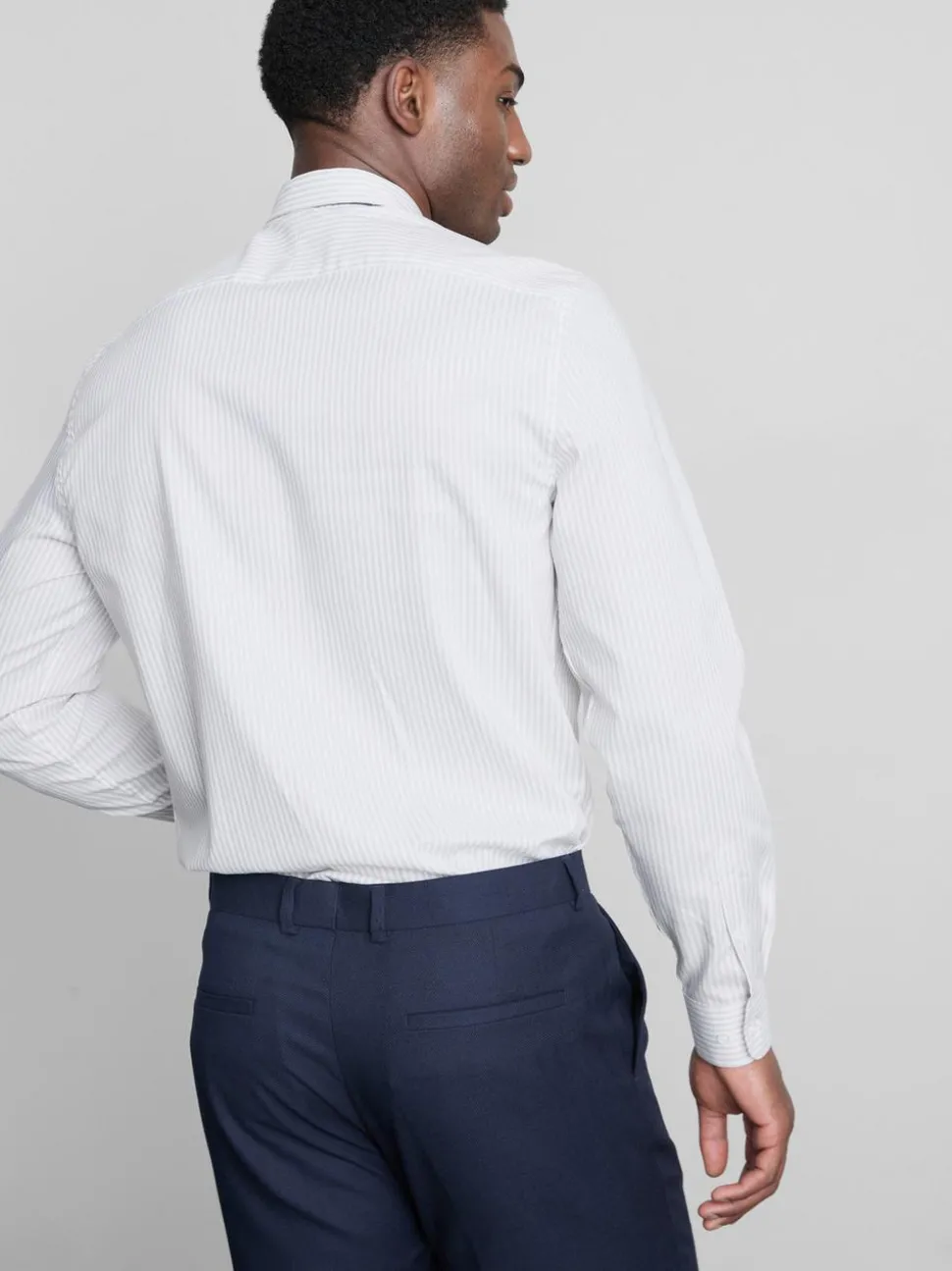 Elegantes Hemd mit Streifen