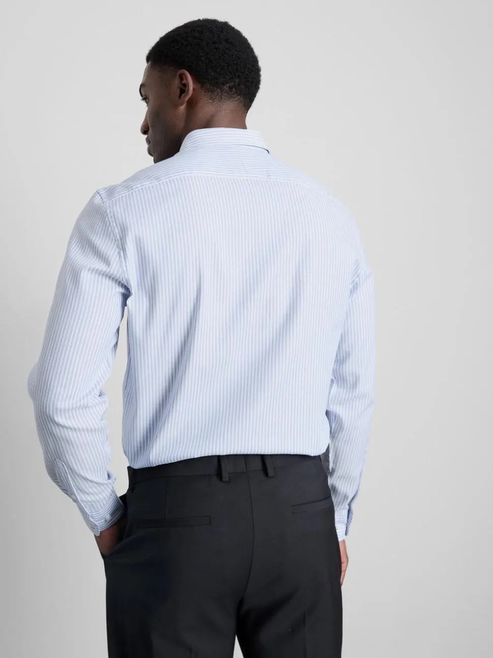 Elegantes Hemd mit Streifen